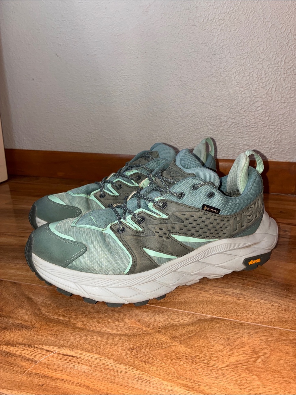 Hoka Women’s Anacapa Low GTX Hiking Athletic Trail Running Shoes- size 10.5 B